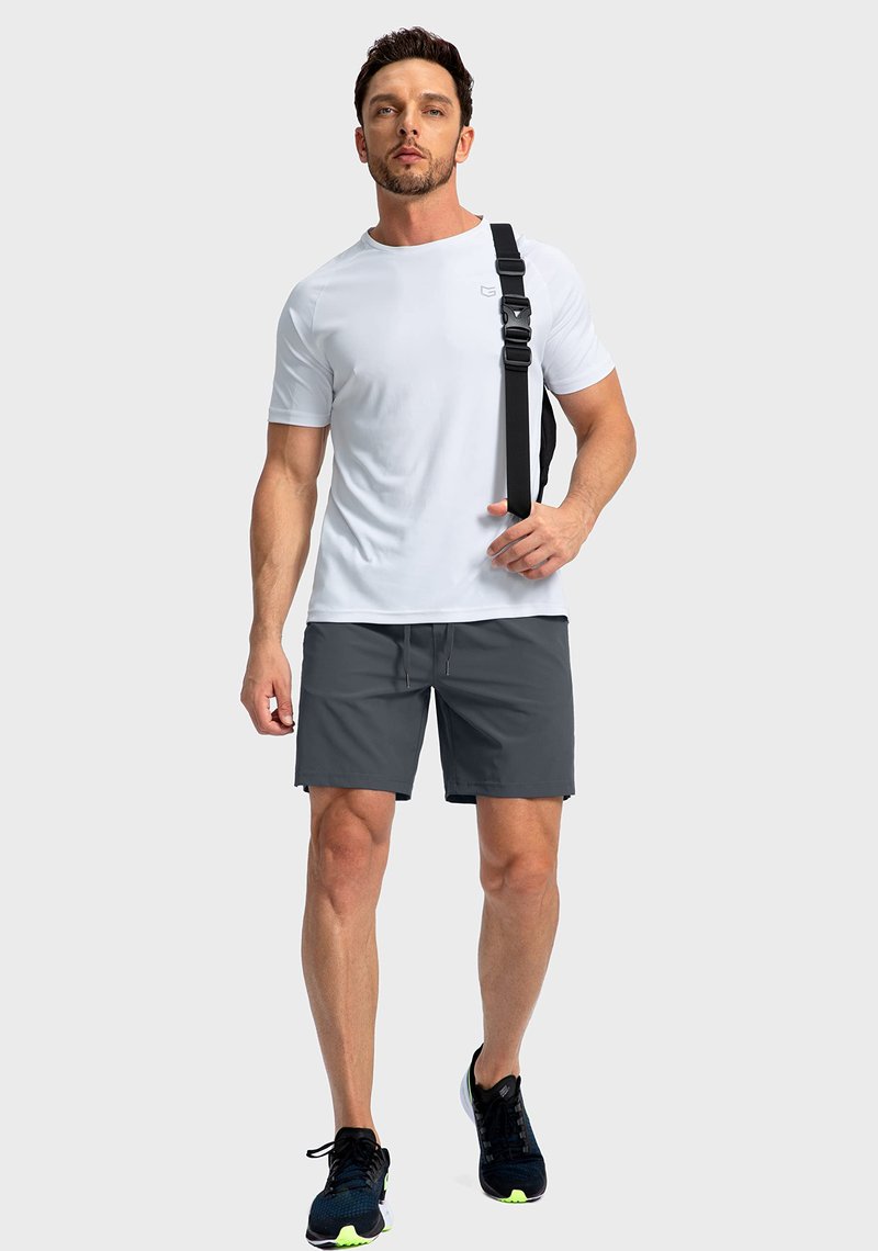 Soothfeel Men's Running Shorts with Zipper Pockets 7 Inch Lightweight Quick Dry Gym Athletic Workout Shorts for Men (Grey, L)