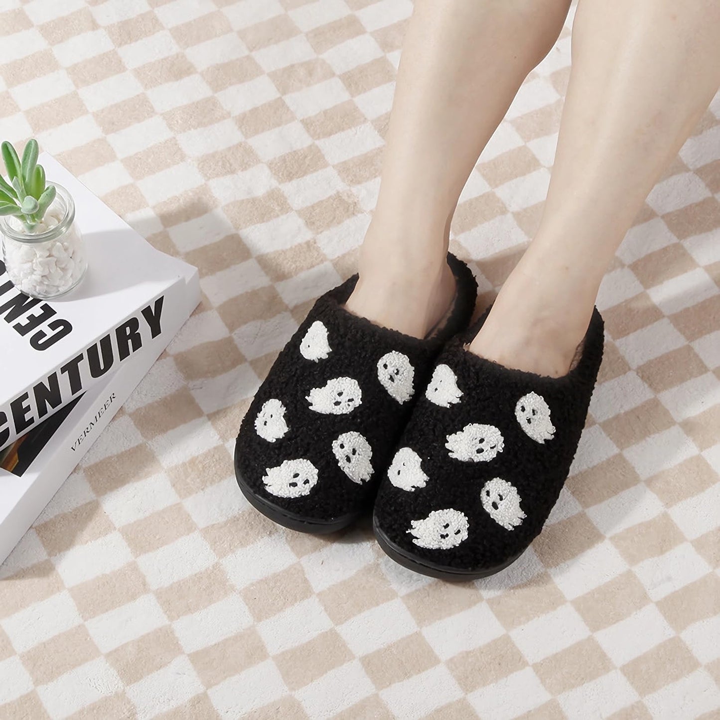 Qubuwalk Halloween Pumpkin Slippers for Women Men Spooky Slides Soft Plush Fuzzy Slippers Cozy House Slippers Indoor Outdoor Shoes