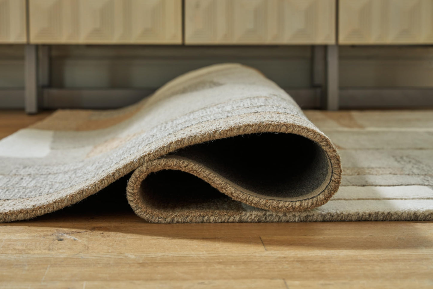 Signature Design by Ashley Abbotton Casual Indoor Geometric Handmade Wool and Jute 5 x 7 Rug, Light Brown & Light Gray