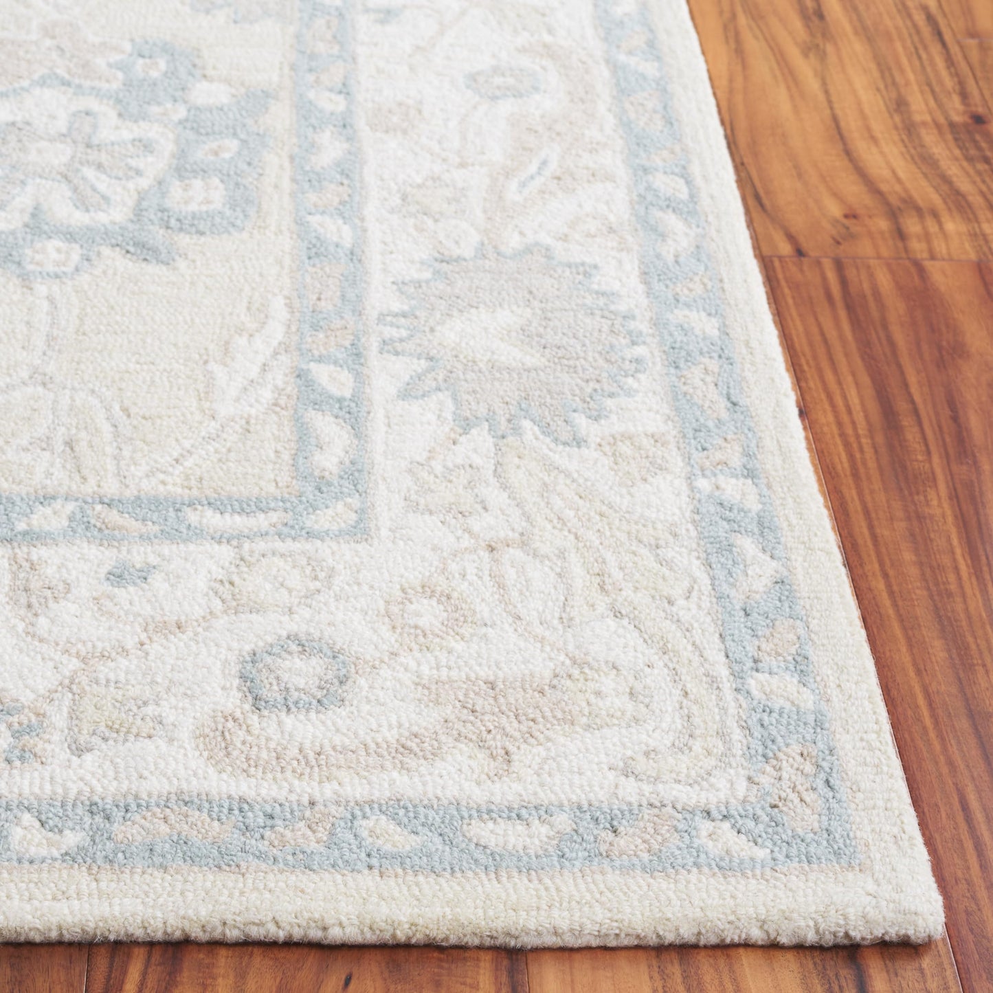 SAFAVIEH Ebony Collection Area Rug - 6' x 9', Beige & Ivory, Handmade Wool, Ideal for the Living Room, Bedroom, Dining Room (EBN136B-6)