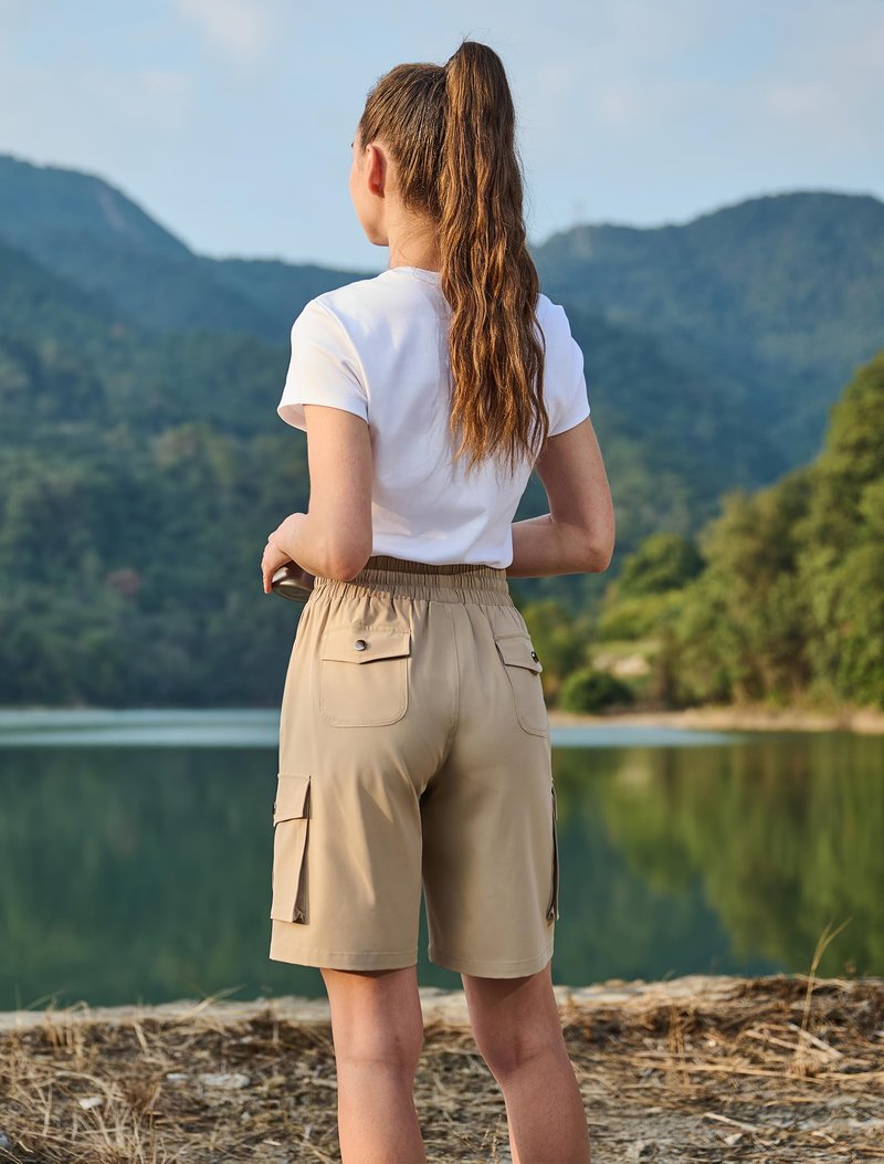 Hugut Women's 9" Hiking Cargo Shorts Quick Dry Lightweight Summer Shorts for Camping Travel Golf 6 Pockets