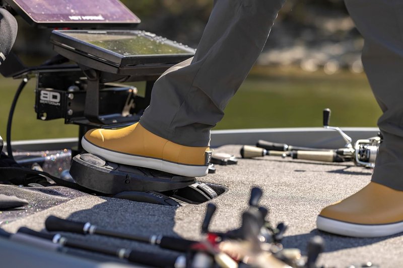 HUK Men's Rogue Wave Fishing Shoes - High-Performance Deck Boots for Comfort & Durability