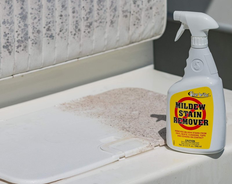 STAR BRITE Professional-Grade Mildew & Mold Stain Remover + Cleaner - Instant Contact Stain Removal, Ideal for Marine & Outdoor Upholstery