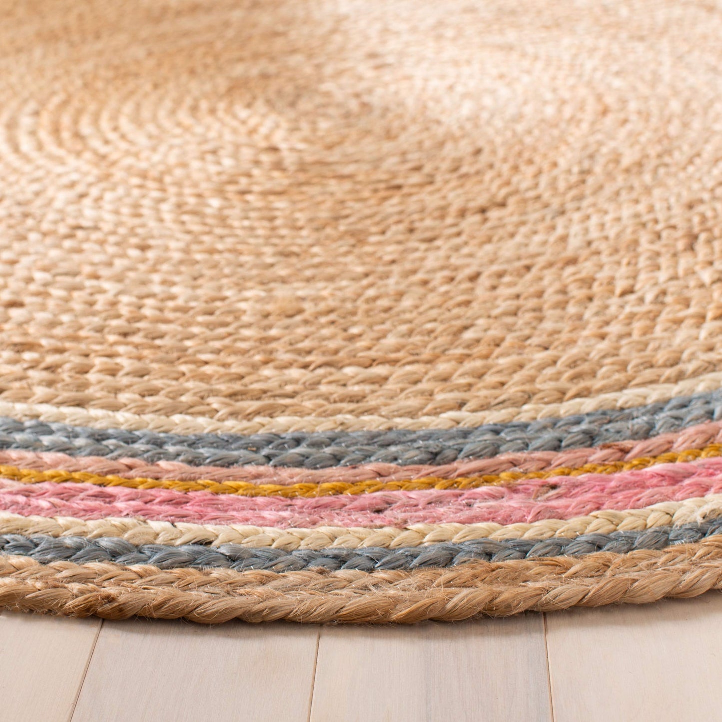 SAFAVIEH Natural Fiber Round Collection 4' Round Fuchsia / Beige NF806R Handmade Boho Charm Braided Jute Area Rug