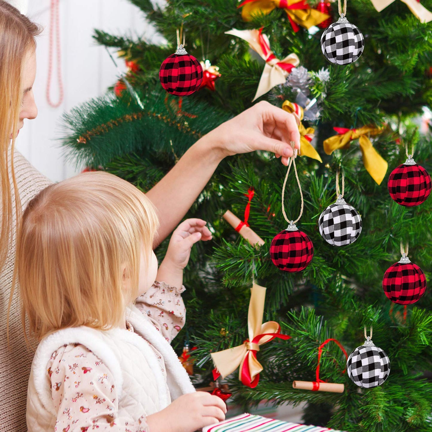 12 Pieces Christmas Buffalo Plaid Fabric Ball Ornament Decorative Plaid Ball Hanging Ornament for Christmas Farmhouse Decorations Supplies (White and Black, Red and Black)