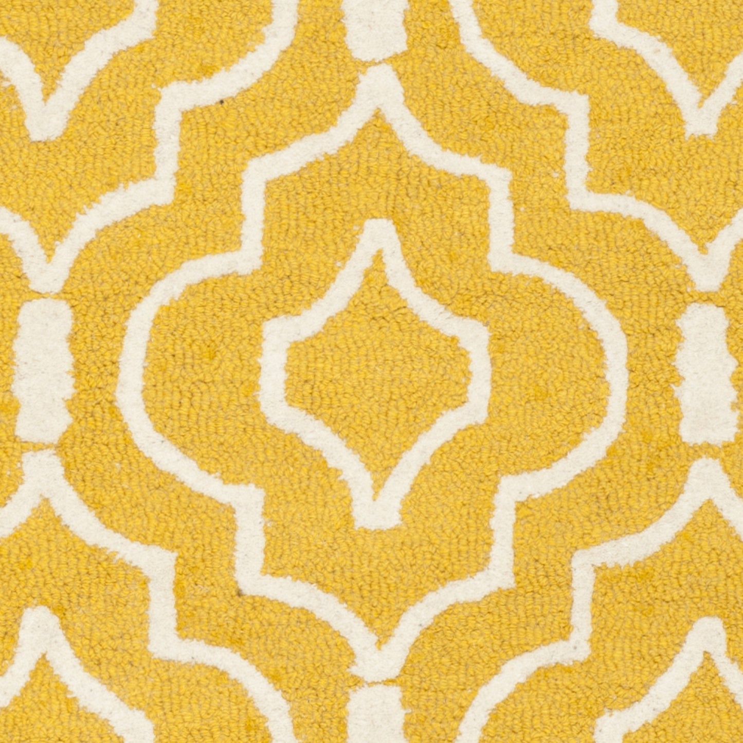 SAFAVIEH Cambridge Collection Accent Rug - 4' x 6', Gold & Ivory, Handmade Moroccan Wool, Ideal for High Traffic Areas in Entryway, Living Room, Bedroom (CAM141Q)