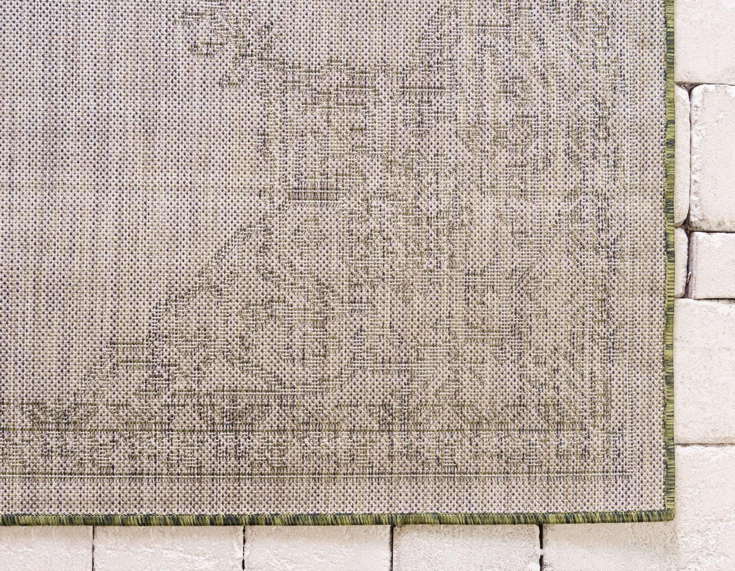 Unique Loom Outdoor Traditional Collection Area Rug - Antique (5' 1" x 8' Rectangle, Green/ Gray)