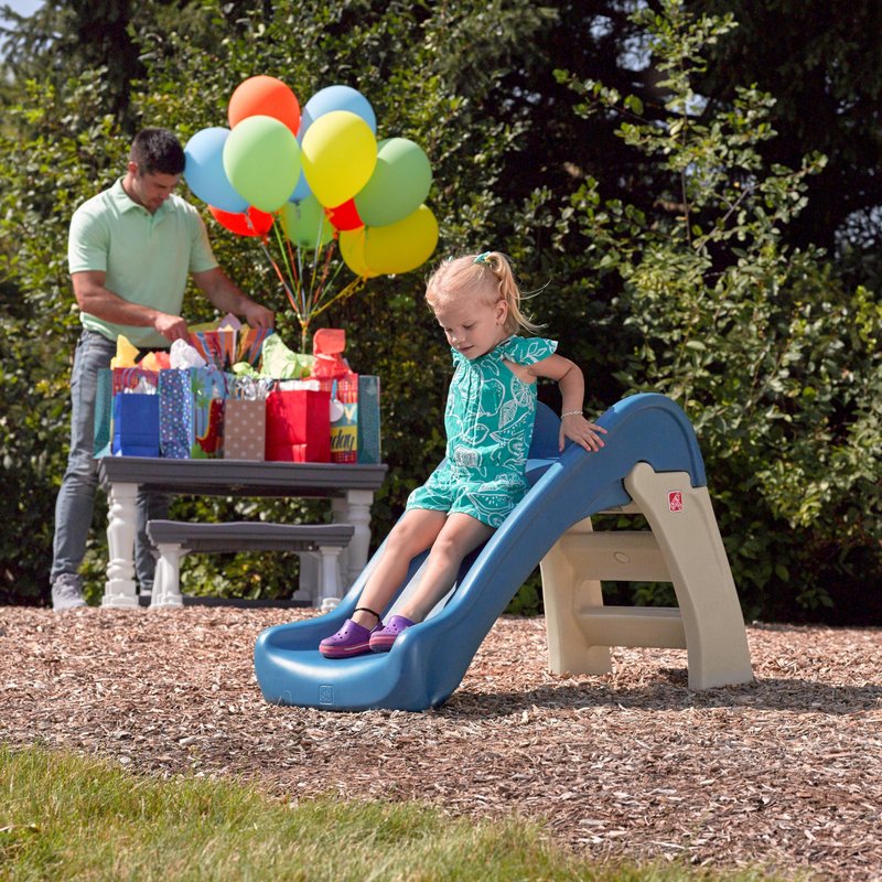 Step2 Play & Fold Junior Slide, Kids Indoor/Outdoor Play Slide, Backyard Playground Set, Easy Grip, Wide Ladder, Outside Jungle Gym, For Toddlers 1.5-4 Years Old
