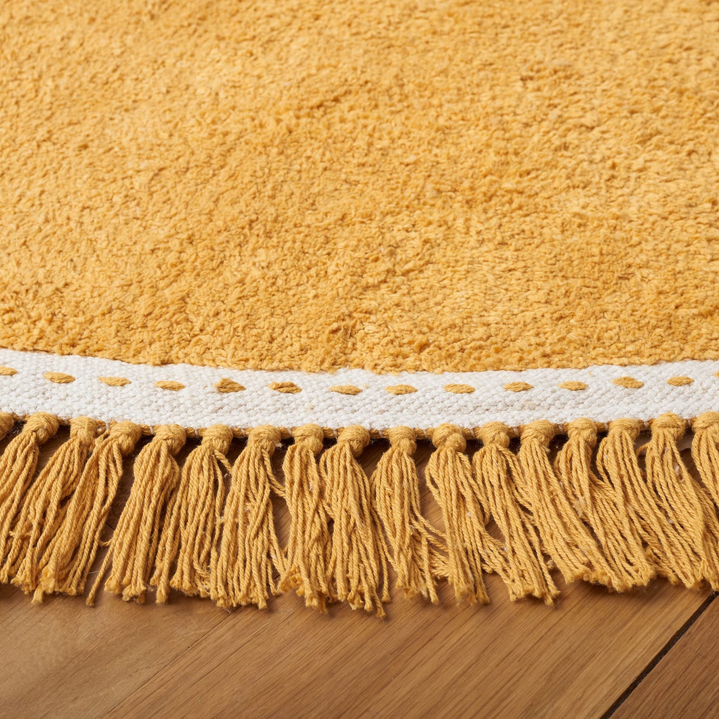 SAFAVIEH Washable Rug Easy Care Collection - 6' Round, Yellow & Ivory, Handmade Cotton, Easy to Clean, Ideal for Living Room, Bedroom, Dining Space (ECR204C)
