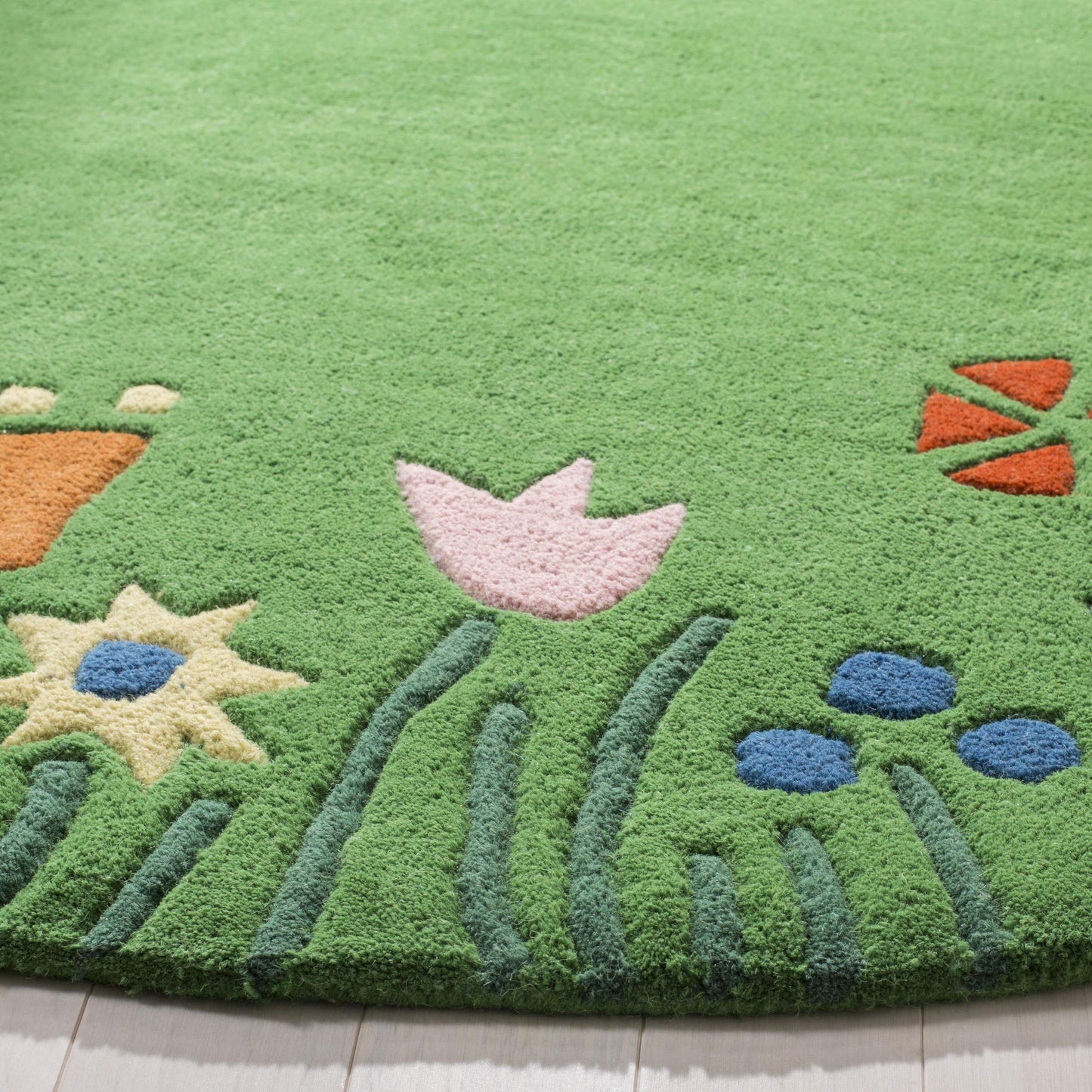 SAFAVIEH Kids Collection Area Rug - 6' Round, Green & Multi, Handmade Grass and Flowers Wool, Ideal for High Traffic Areas in Living Room, Bedroom (SFK751A)