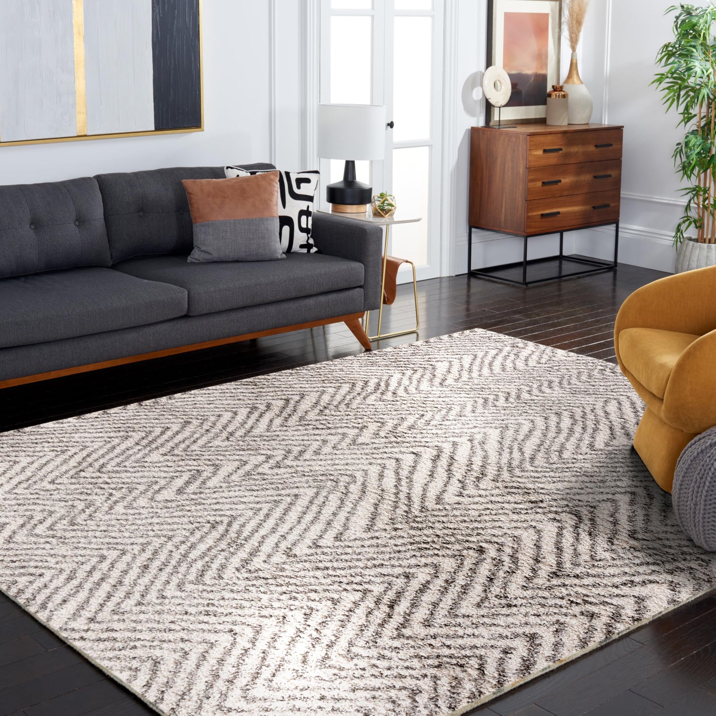 SAFAVIEH Hudson Shag Collection Area Rug - 5'1" x 7'6", Ivory & Grey, Chevron Design, Non-Shedding & Easy Care, 2-inch Thick Ideal for High Traffic Areas in Living Room, Bedroom (SGH375A)