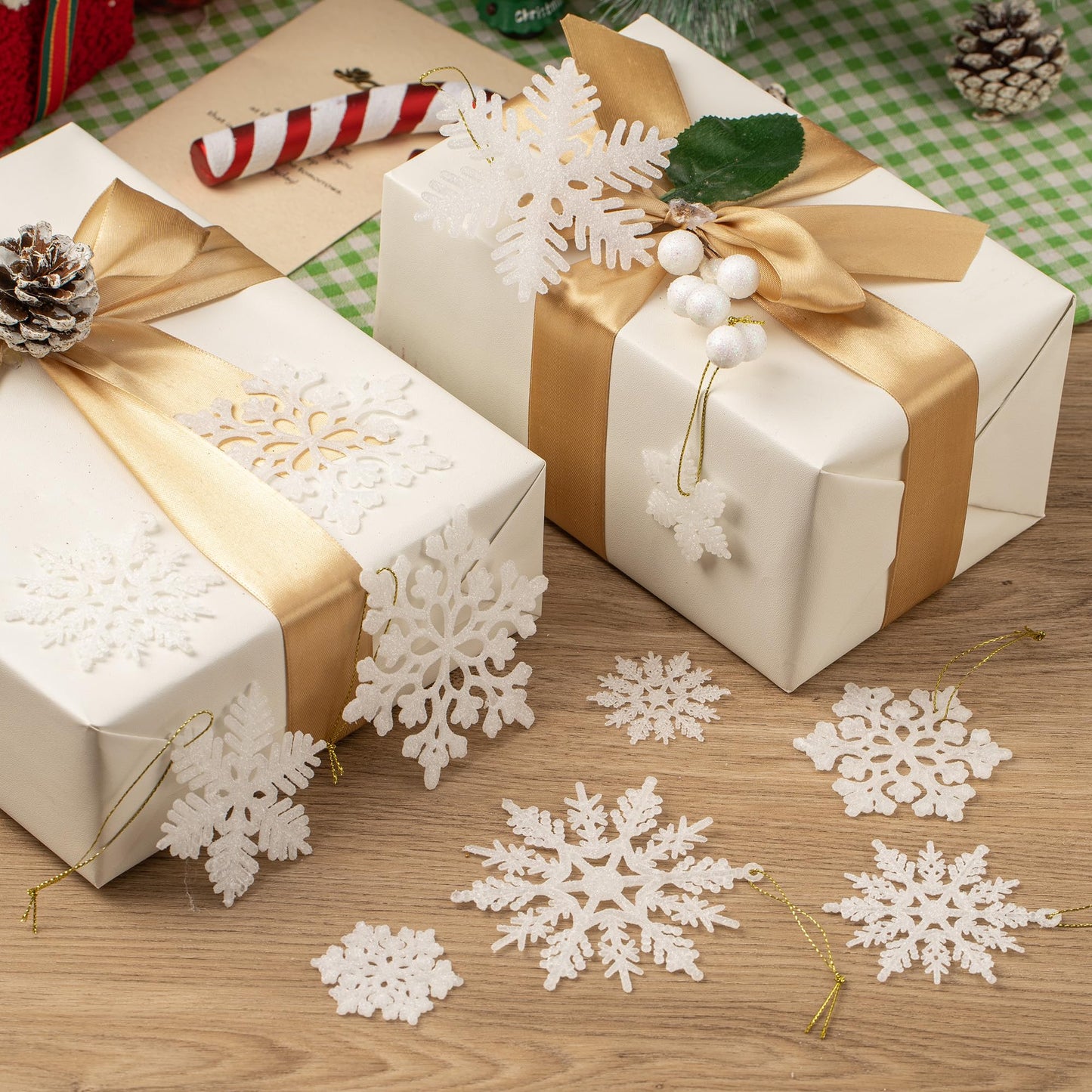 Crafare 48pcs White Plastic Glitter Snowflakes Hanging Ornaments for Christmas Tree Indoor Winter Wonderland Decor