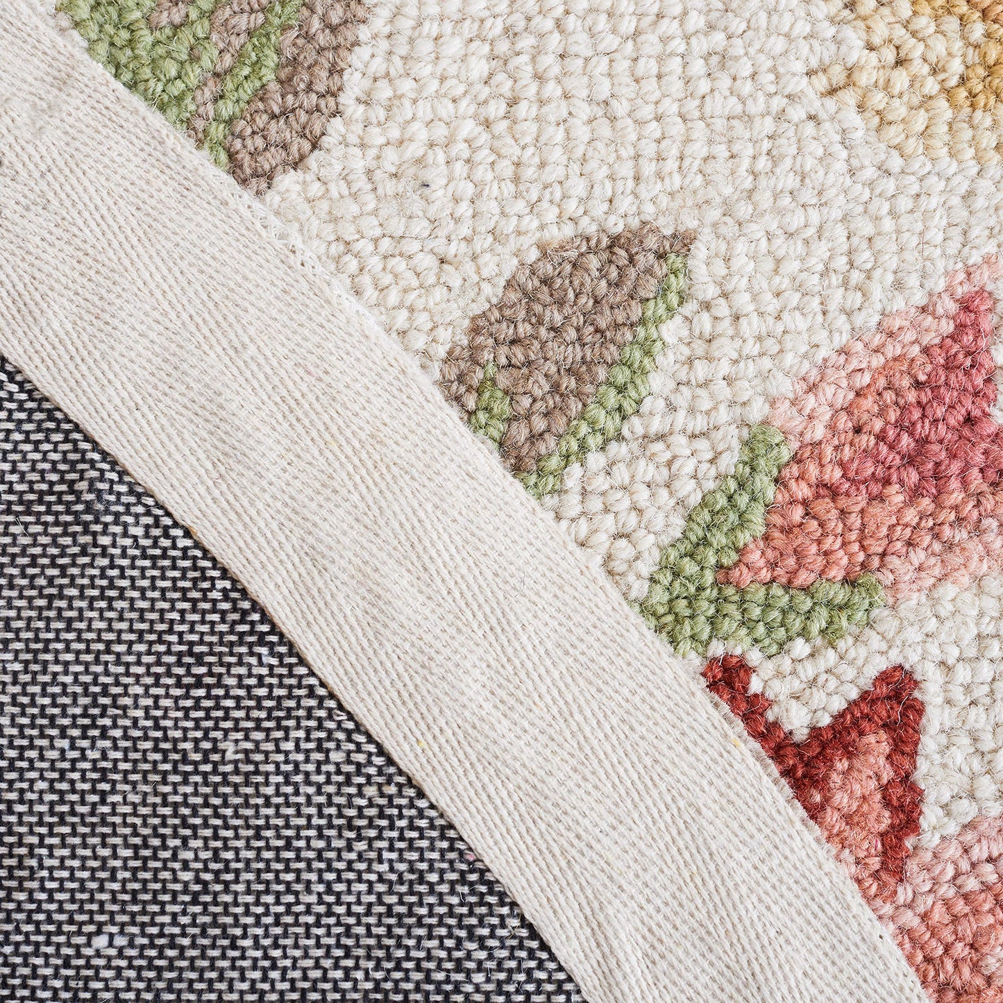 SAFAVIEH Chelsea Collection Area Rug - 3' Round, Ivory, Hand-Hooked French Country Wool, Ideal for High Traffic Areas in Living Room, Bedroom (HK248A)