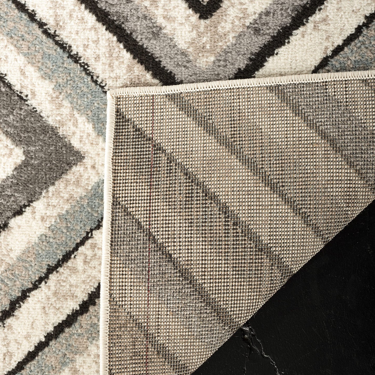 SAFAVIEH Amsterdam Collection Accent Rug - 4' x 6', Cream & Beige, Diamond Geometric Design, Non-Shedding & Easy Care, Ideal for High Traffic Areas in Entryway, Living Room, Bedroom (AMS109A)