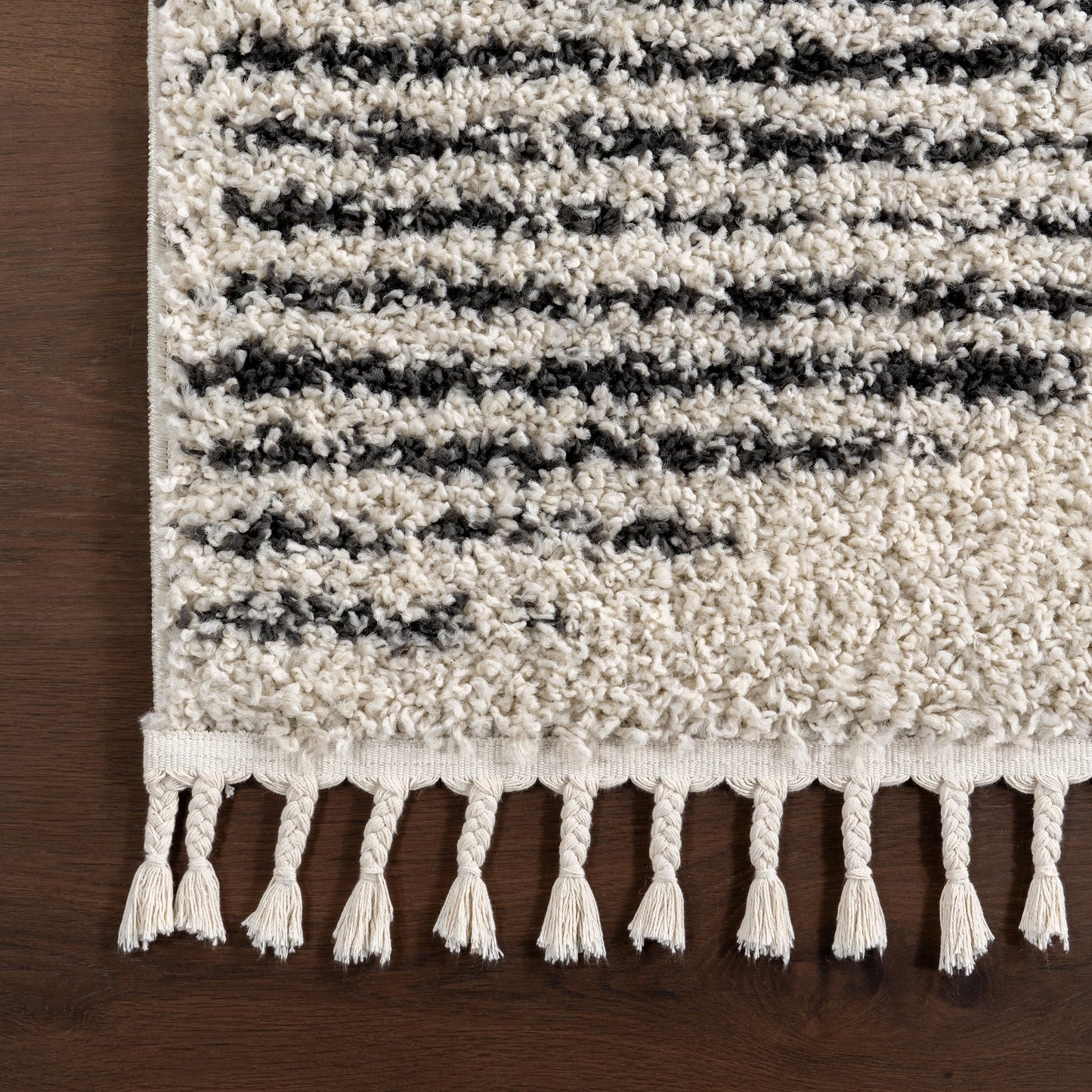 nuLOOM Bria Moroccan Shag Tasseled Area Rug - Oval 3x5 Accent Shag Rug Modern/Contemporary Off-White/Charcoal Rugs for Living Room Bedroom Dining Room Nursery Entryway