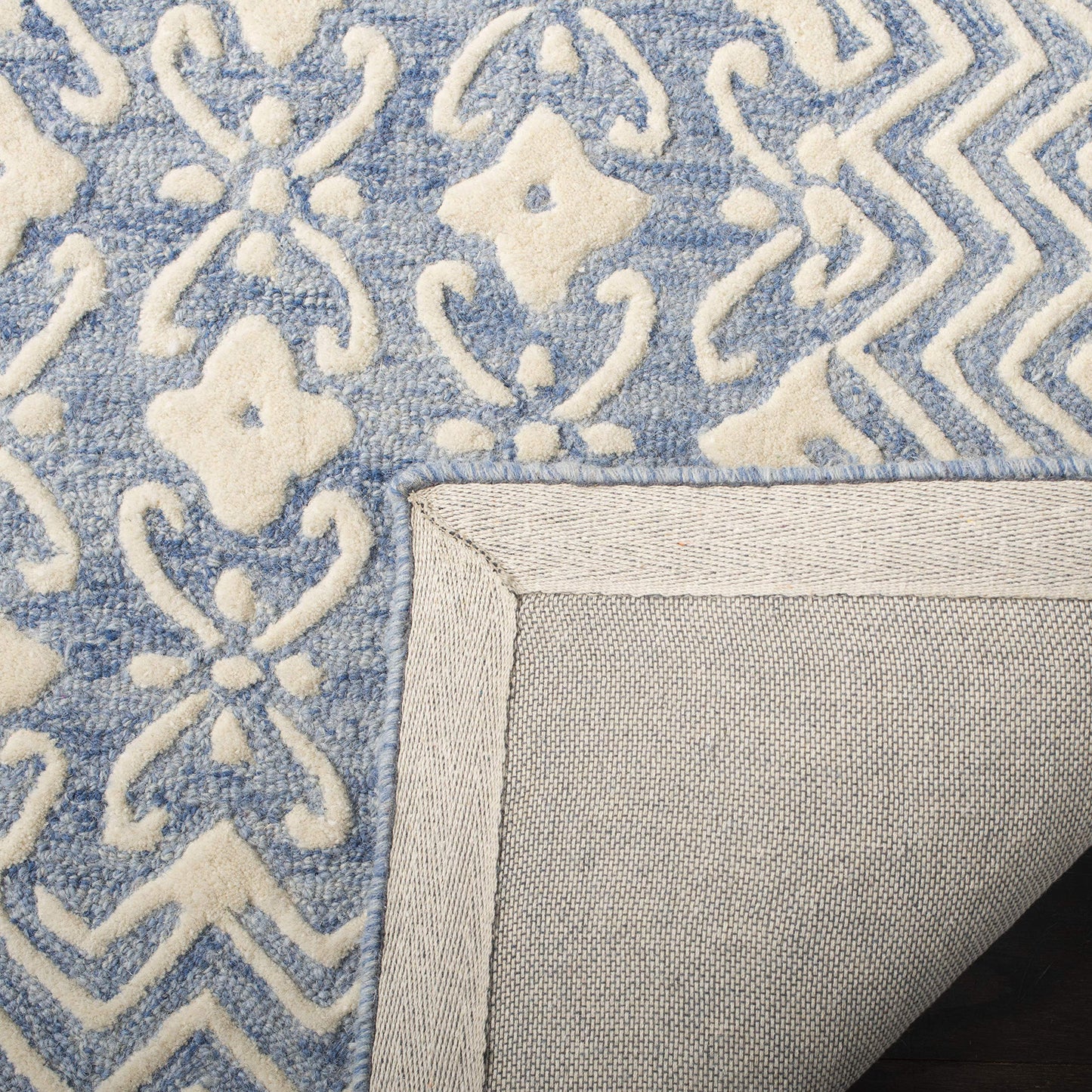 SAFAVIEH Blossom Collection Accent Rug - 2' x 3', Blue & Ivory, Handmade Wool, Ideal for High Traffic Areas in Entryway, Living Room, Bedroom (BLM114M)