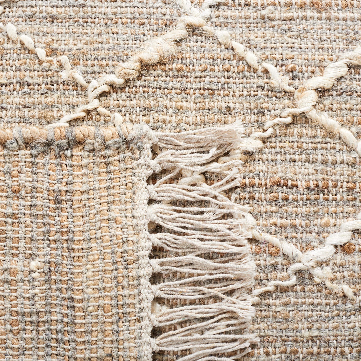 SAFAVIEH Natural Fiber Collection Accent Rug - 4' x 6', Natural & Ivory, Handmade Boho Fringe Jute, Ideal for High Traffic Areas in Entryway, Living Room, Bedroom (NFB405A)