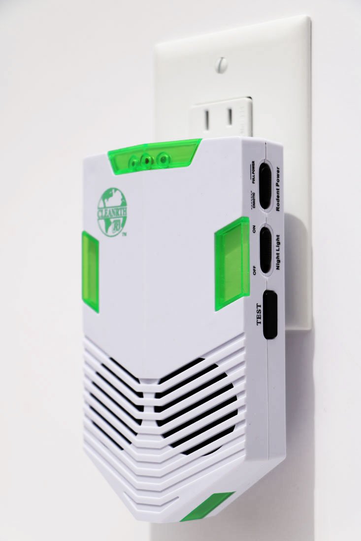 CLEANRTH CR008 Advanced Ultrasonic Rodent Repelling System - Powerful Indoor & Outdoor Rodent Repellent