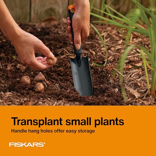 Fiskars 3-Piece Garden Tool Set - Trowel, Transplanter, Cultivator, Rust-Resistant Steel Heads, Ergonomic Handles for Planting, Digging, and Aerating Soil