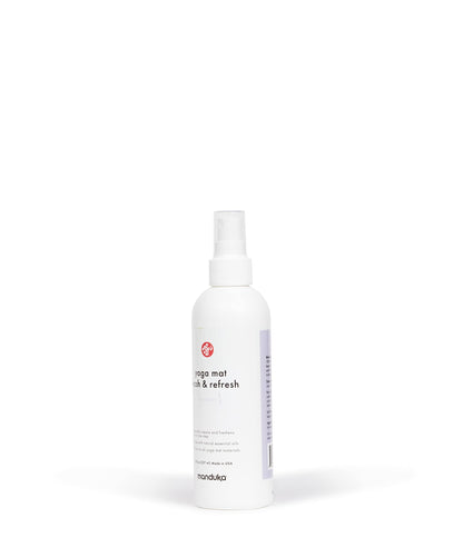Manduka Yoga Mat Wash and Refresh – 100% Natural Essential Oil Yoga Mat Cleaning Spray, Fitness Equipment and Gym Accessories Cleaner, Non-irritating, Pet Friendly | Lemongrass Scent, 8 oz