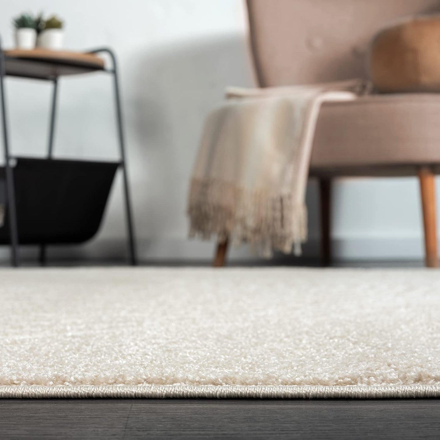 Abani Beige and White Swirl Area Rug | 5'3" x 7'6" Cream Carpet with Wave Pattern | Modern Rug for Living Room, Bedroom and Office | Nuevo Collection
