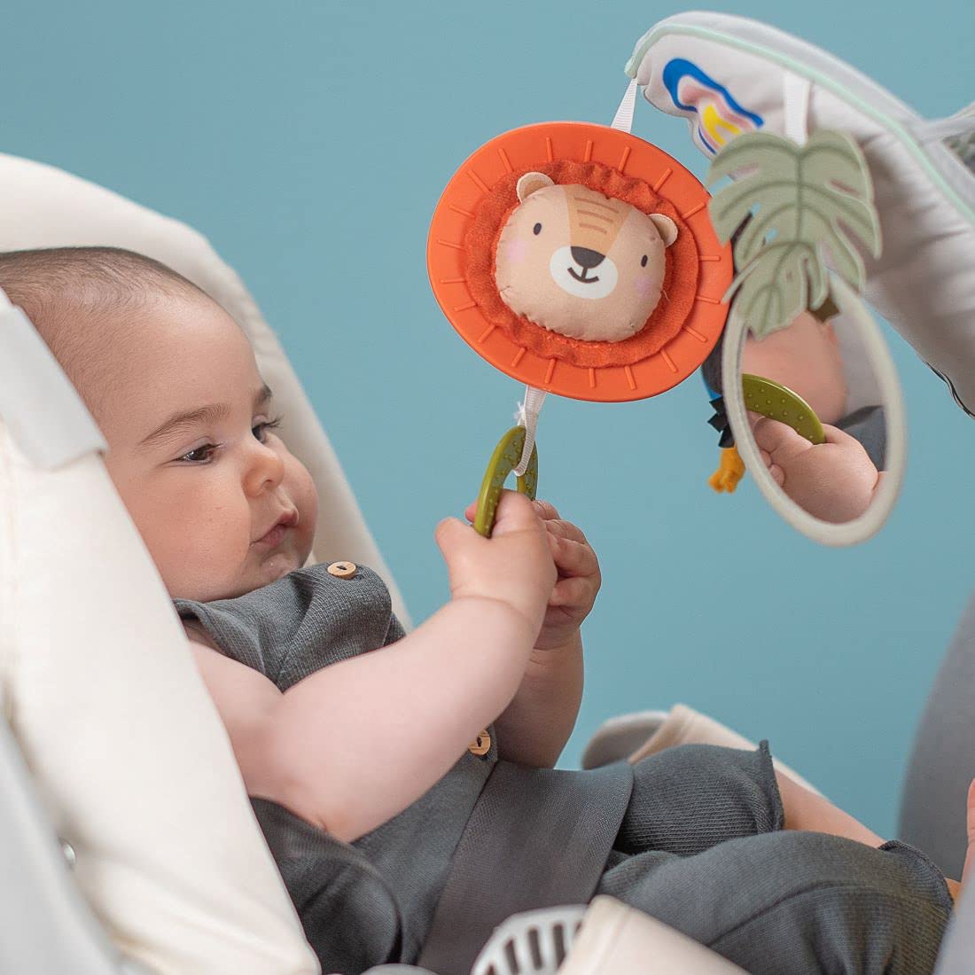 Taf Toys Savannah Play and Kick Car Toy with Sensory Toys. Rear Facing Baby Car Travel Activity Centre. Baby-safe Mirror, Hanging Rattling Toy and Lion Teether. Suitable for Boys & Girls from Birth