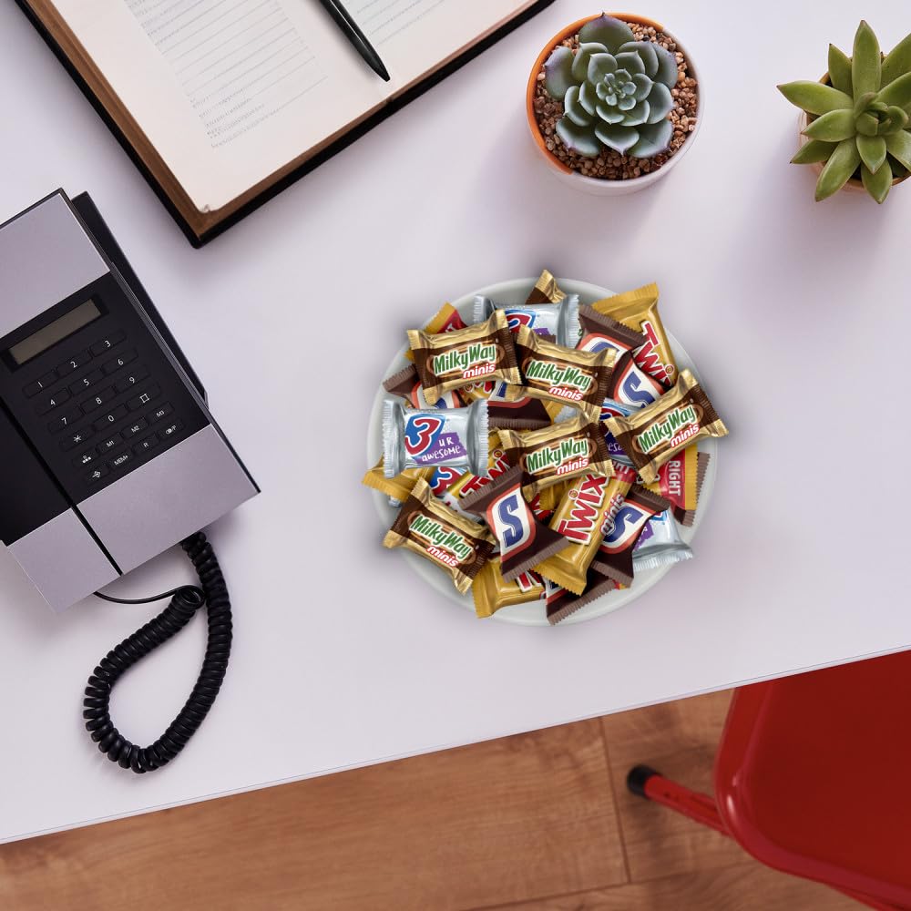 SNICKERS, TWIX, MILKY WAY & 3 MUSKETEERS Minis Individually Wrapped Halloween Candy Trick or Treat Chocolate Bars, Party Size, 19.49 Oz Bulk Bag