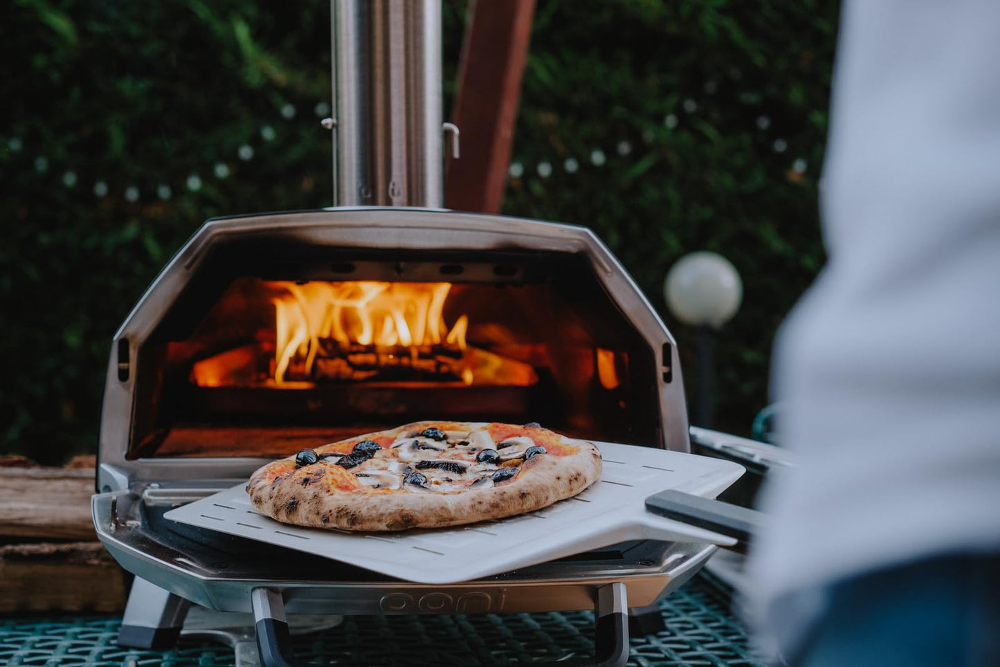 Ooni Karu 16 Multi-Fuel Pizza Oven - Outdoor Pizza Oven with Pizza Stone & Thermometer, Dual Fuel 16 Inch Pizza Maker, Outdoor Cooking Grill