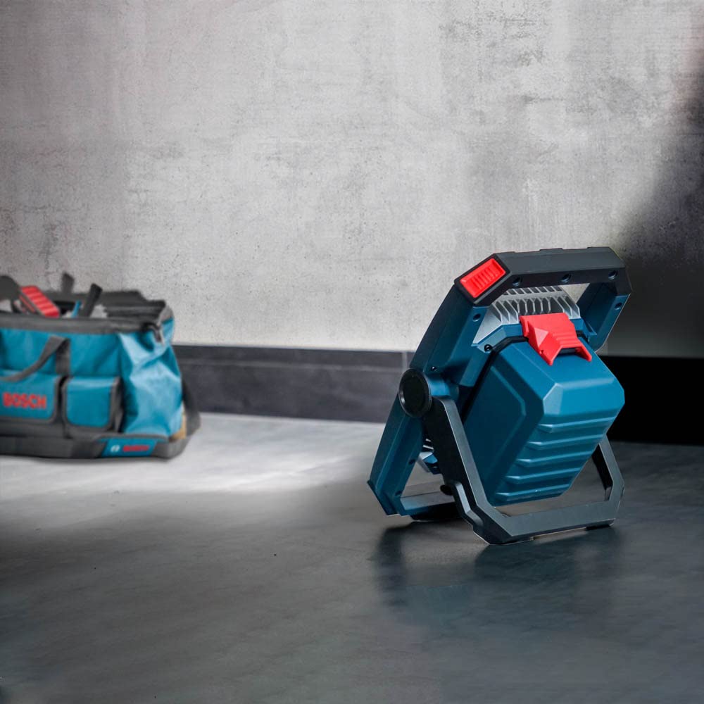 Bosch Professional 18V System Cordless LED Construction Site Floodlight GLI 18V-2200 C (max. brightness 2200 lumen, Connect Ready, without battery/charger)