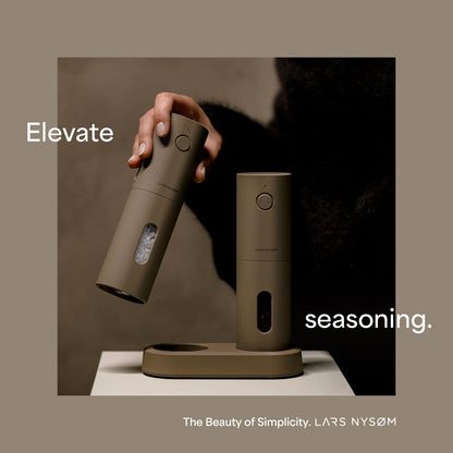 LARS NYSØM Electric Salt and Pepper Grinder Set, USB Rechargeable, Automatic Salt and Pepper Mills, Spice Shakers Refillable with LED Light, Adjustable Coarseness, Ceramic Grinder (Sage Green)