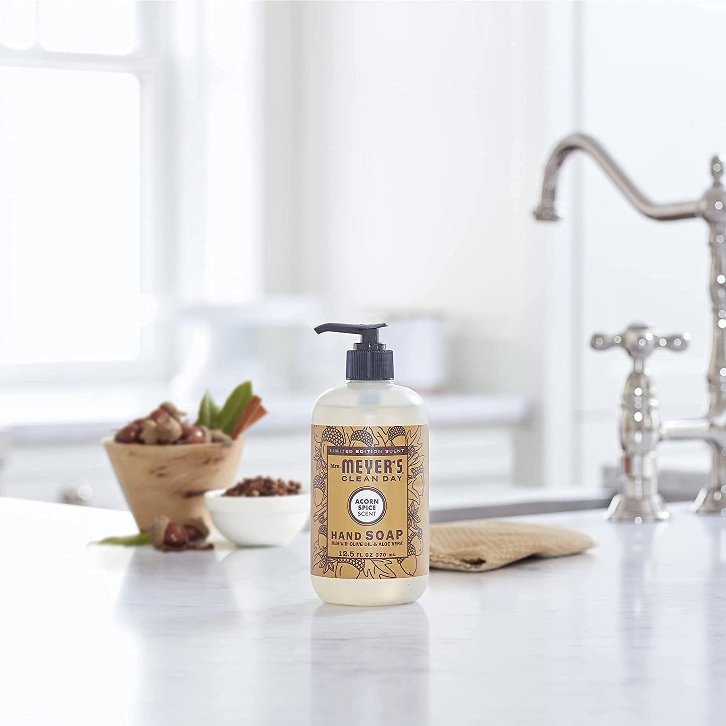 Mrs. MEYER'S CLEAN DAY Hand Soap Variety Pack, 1 Apple Cider, 1 Acorn Spice, 2 CT