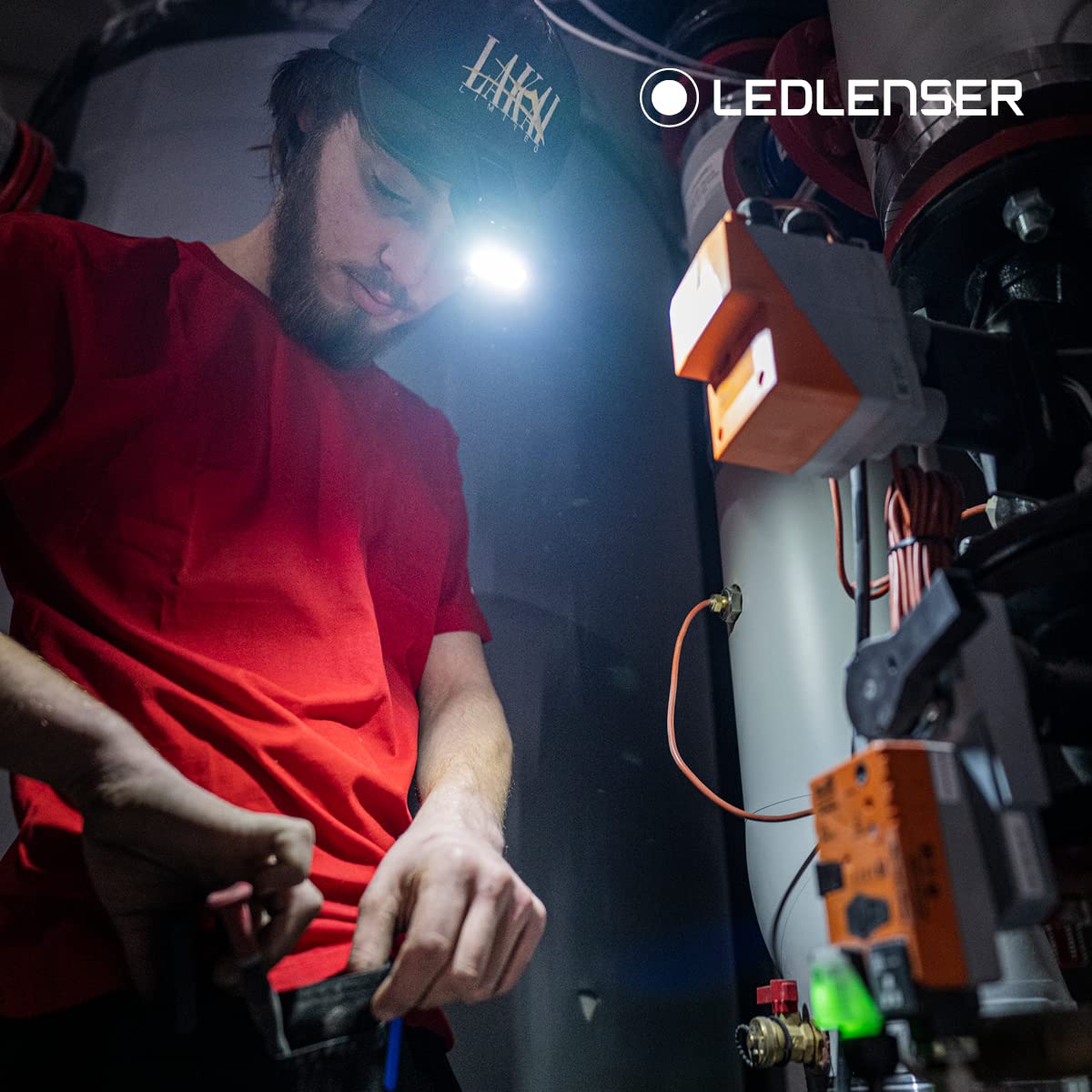 Ledlenser W1R Rechargeable COB LED Work Light, 220lm Portable Inspection Torch inc 360° Rotating Magnetic Base, Robust Clip, USB-C, 61g Pocket Torch for Household Workshop Garage Mechanic Dog Walking