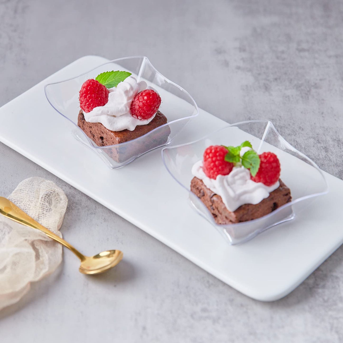 Qeirudu 50 Pack 5 oz Mini Dessert Cups with Spoons - Plastic Appetizer Cups Small Disposable Serving Bowls for Party Fruit Cheesecake Pudding