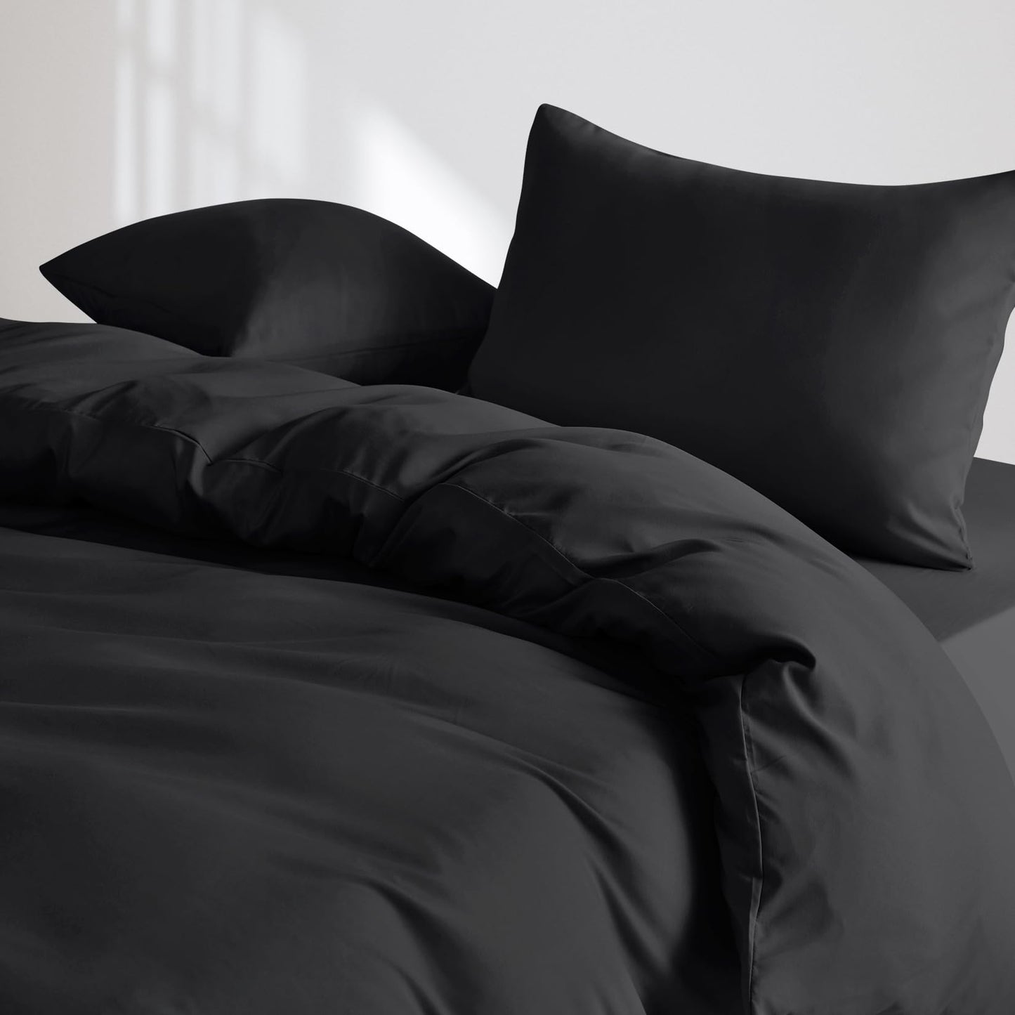 Wake In Cloud - Black Quilt Cover Set, 1000TC Ultra Soft Microfiber Doona Cover Bedding Set in Solid Plain Color (3pcs, Queen Size)
