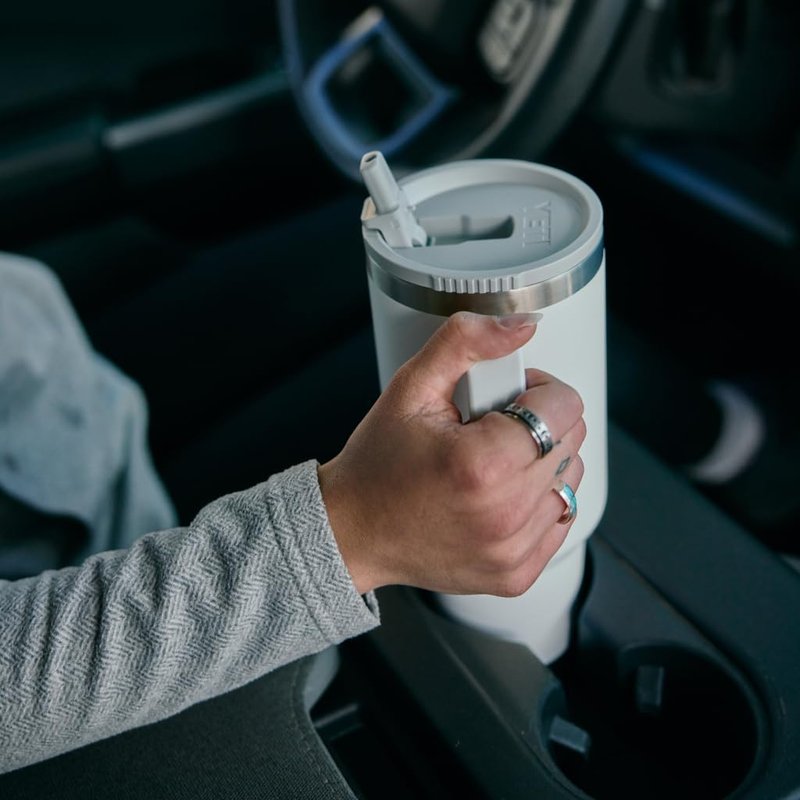 YETI Rambler 40 oz Travel Mug with Flip Straw Lid – Stainless Steel, Vacuum Insulated, Leakproof, Cup Holder Friendly, Cape Taupe