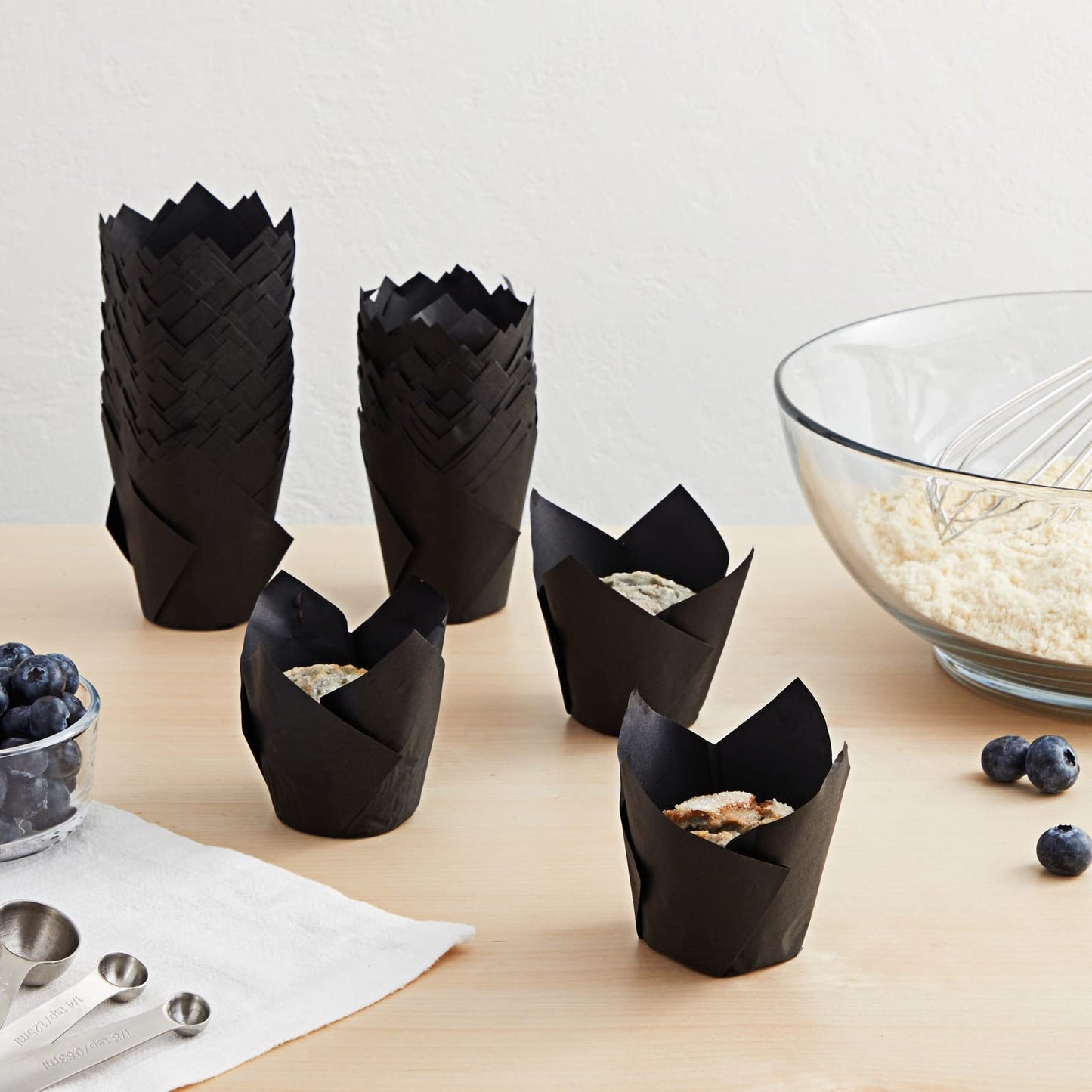 Juvale Cupcake Liners - 2 x 3.5 in, Black, 100 Pack - Tulip Cupcake Liners for Baking & Parties - Greaseproof Paper Wrappers