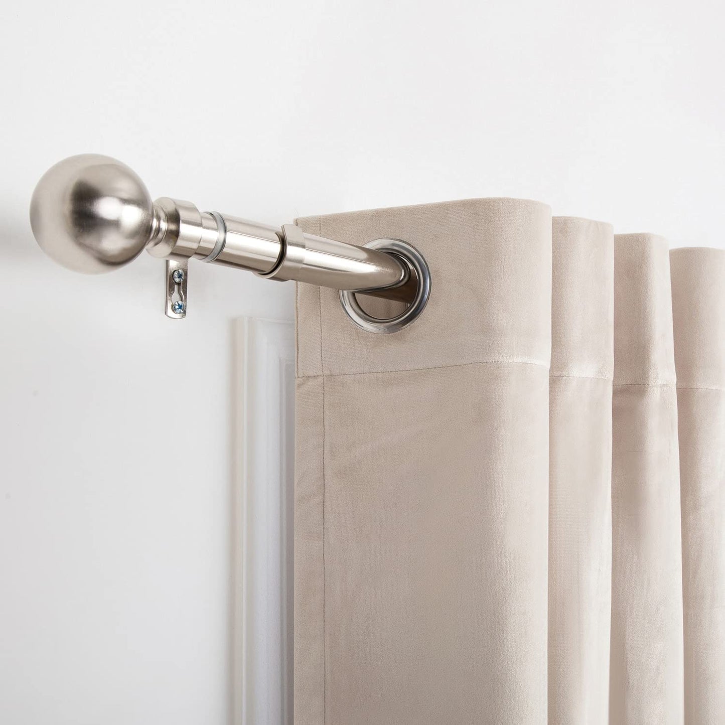 Aspire Homeware Curtain Poles Metal Plain Ball Extendable Curtain Pole 160 cm to 300 cm Brushed Silver Adjustable Curtain Rod 28 mm Diameter with 60 mm Finials, Rings, Brackets, and Fittings Set