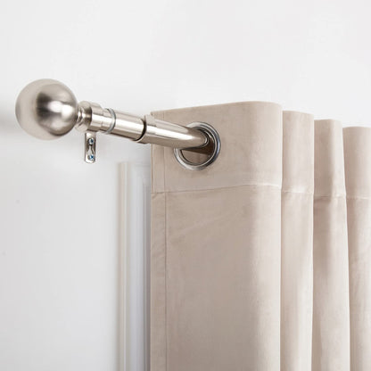 Aspire Homeware Curtain Poles Metal Plain Ball Extendable Curtain Pole 160 cm to 300 cm Brushed Silver Adjustable Curtain Rod 28 mm Diameter with 60 mm Finials, Rings, Brackets, and Fittings Set