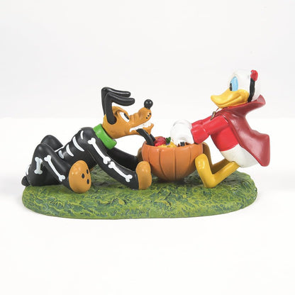 Department 56 Disney Village Halloween Accessories Donald and Pluto's Tussle Figurine, 2.25 Inch, Multicolor