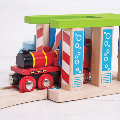 Bigjigs Rail Wood Train Washer | Accessories for Wooden Railway Tracks | Unique Expansion Pack | Gifts for 3+ Year Old Toddlers | Kids Educational Toy Set