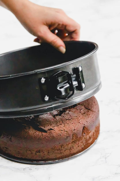 MasterClass 2 cm Springform Cake Tin with PTFE, PFOA and BPA Free Non Stick, Robust 1mm Thick Carbon Steel and Loose Base, 8 Inch Round Pan, Grey