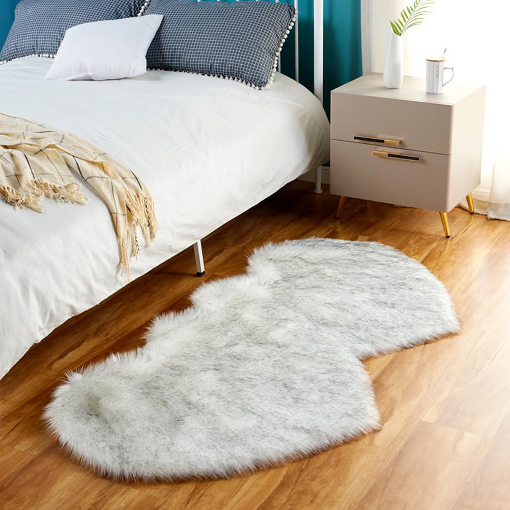ZuTKekon Faux Fur Sheepskin Small Area Rugs Fluffy Seat Pad Double Hearts Shaped Carpets, 24x35 Inches Luxurious Wool Foot Mats Home Decor for Nursery Living Room Bedroom Pet Kids Room (Pink)