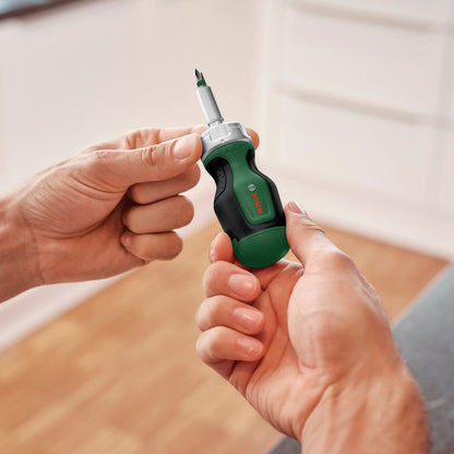 Bosch Stubby Ratchet Screwdriver with 6 Bits (Compact High-Torque Ratchet Screwdriver for Powerful Fastening; 6 Bits Included; Ergonomic; Magnetic Bit Holder)