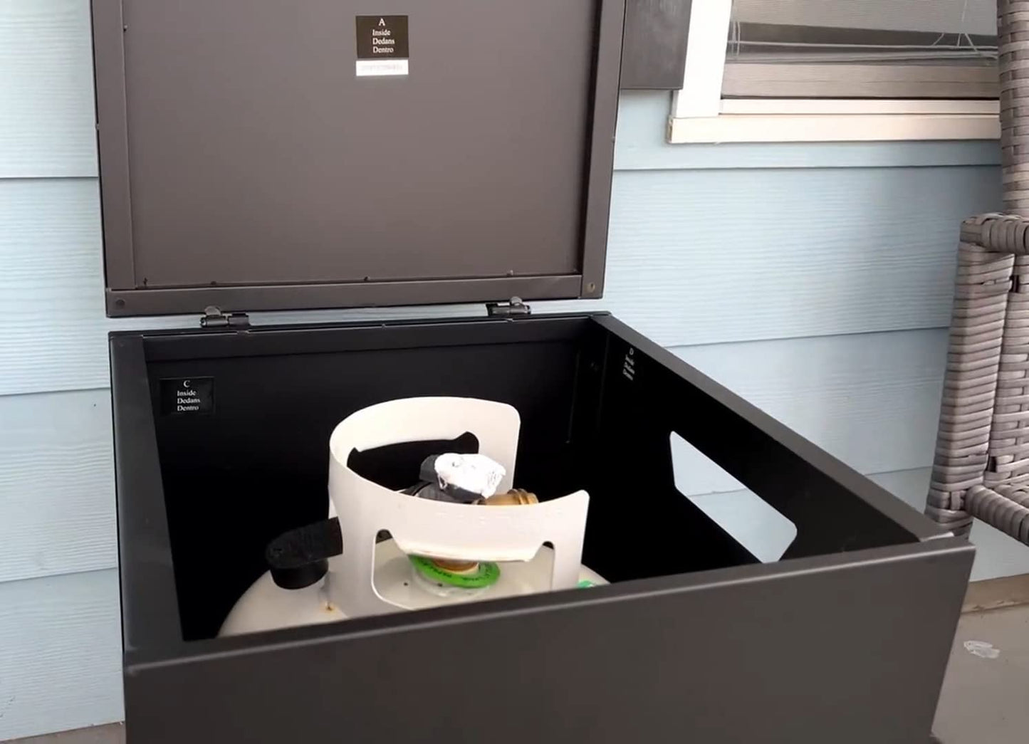 CAMPLUX Propane Tank Cover Table, 20 LB Propane Tank Storage Box, Stainless Steel 15.7” Outdoor Cylinder Hideaway Table for Gas Fire Pit and Gas Griddle, Black