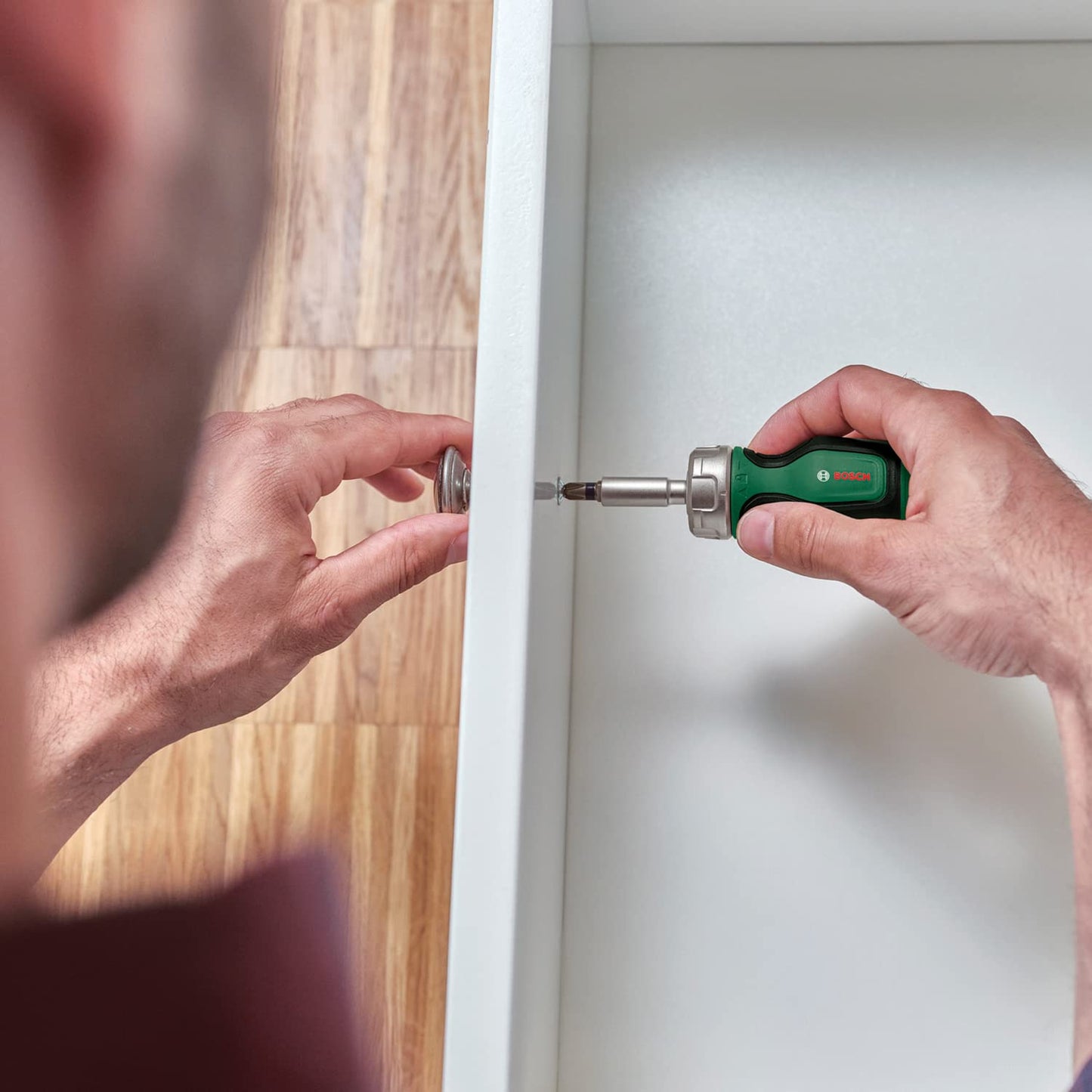 Bosch Stubby Ratchet Screwdriver with 6 Bits (Compact High-Torque Ratchet Screwdriver for Powerful Fastening; 6 Bits Included; Ergonomic; Magnetic Bit Holder)