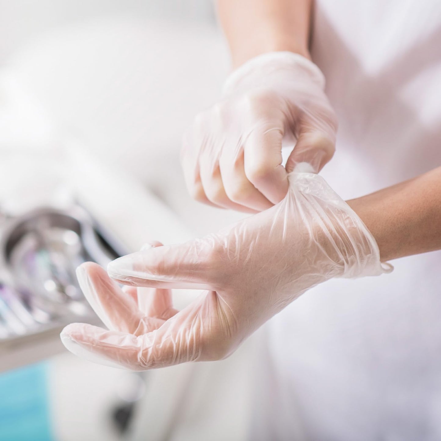 SCHNEIDER Clear Vinyl Exam Gloves, 4-mil, Medium 100-ct Box, Latex-Free, Disposable Gloves, Medical Gloves, Cleaning Gloves, Food Prep Gloves, Food Safe Rubber Gloves, Powder-Free, Non-Sterile