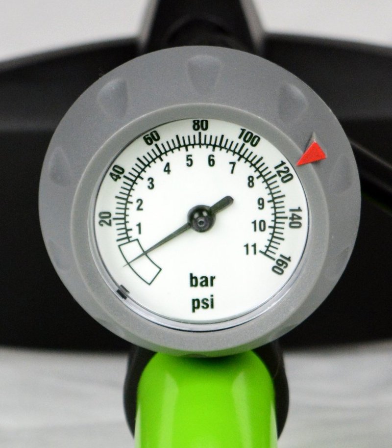 AerGun X-1000 Bike Pump – Unique AerTight Pump Head for Easiest use with Both Presta and Schrader Bicycle Pump Valves – Pressure Gauge – 160 PSI