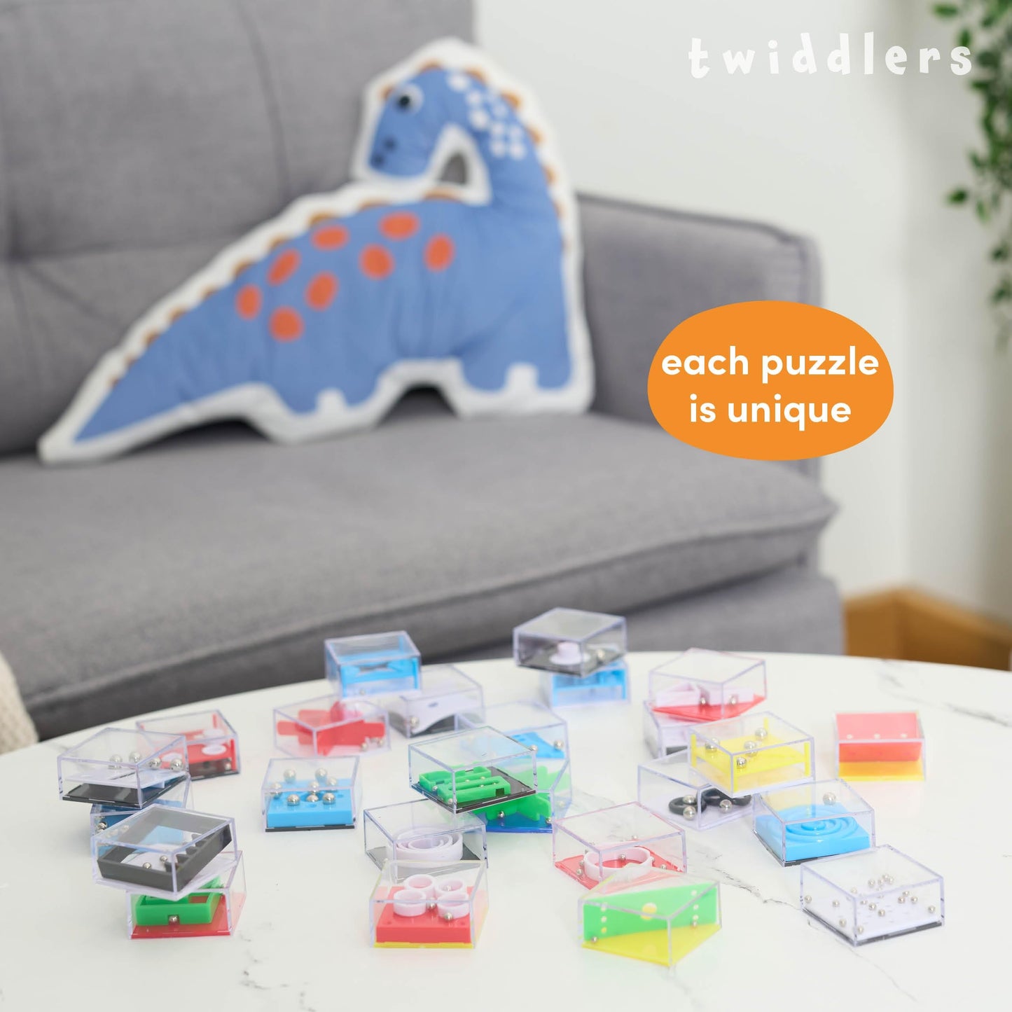 THE TWIDDLERS 28 Mini Maze Puzzle Cube Game Brain Teaser Challenge, Assorted Difficulties, Perfect Kids Science Party Bag Favours, Christmas Cracker Stocking Fillers, Cool Classroom Rewards