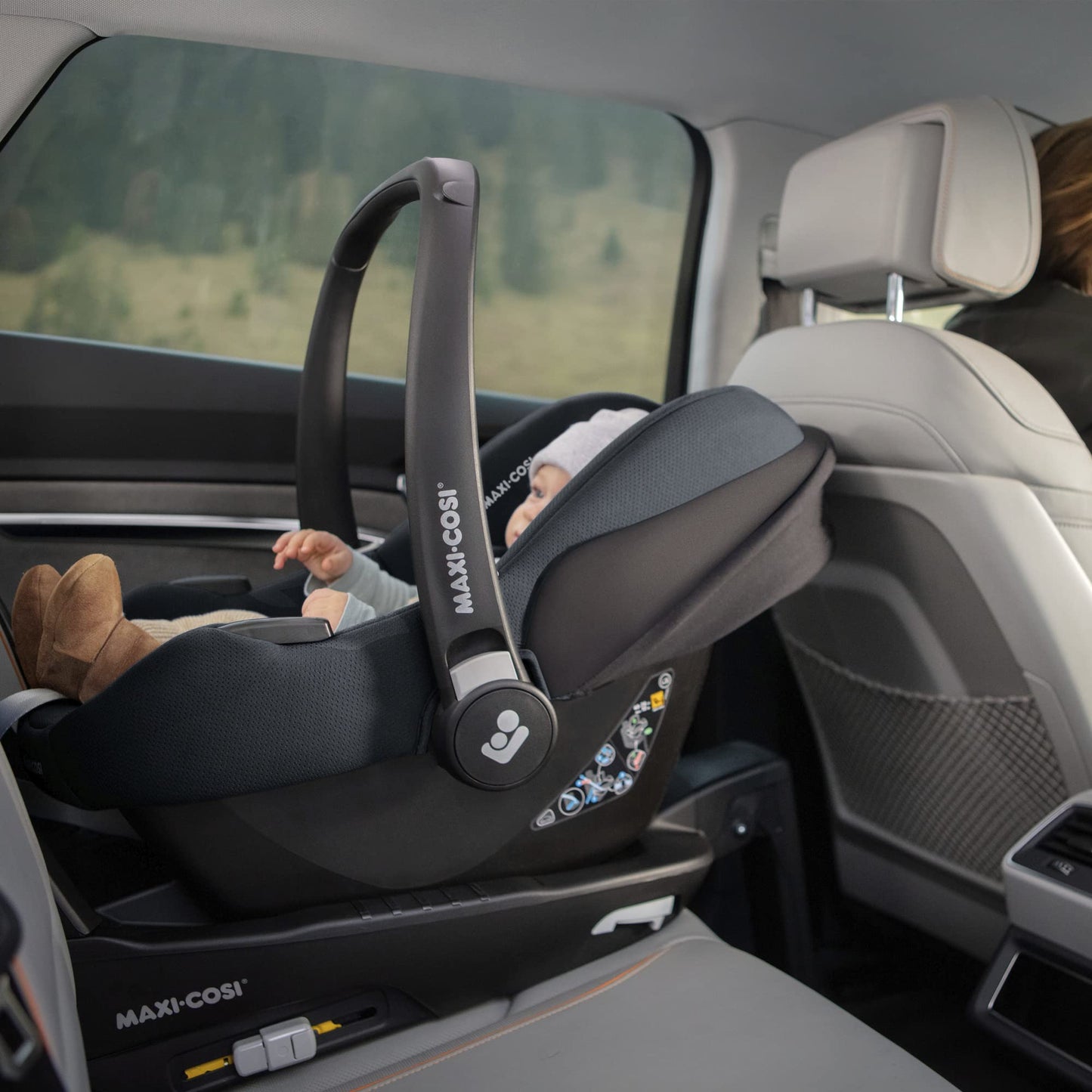 Maxi-Cosi CabrioFix i-Size Car Seat Base, 40-75 cm, 0-12 kg, ISOFIX Car Seat Base, Installation Feedback, Click & Go, Compatible with the Maxi-Cosi CabrioFix i-Size Baby Car Seat