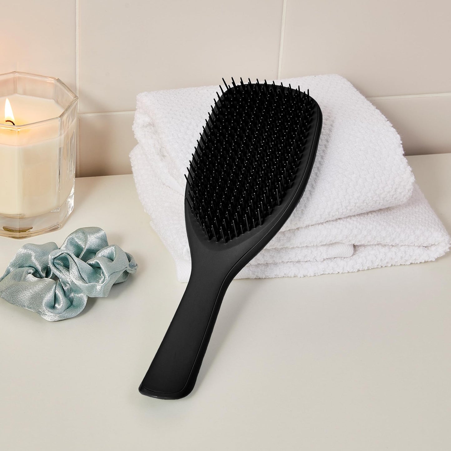 Tangle Teezer Large Ultimate Detangler Hairbrush - For Wet & Dry Hair - Detangling Brush for Thick, Curly & Long Hair - Two-Tiered Teeth Reduce Breakage & Eliminate Knots - Large Paddle - Black Gloss